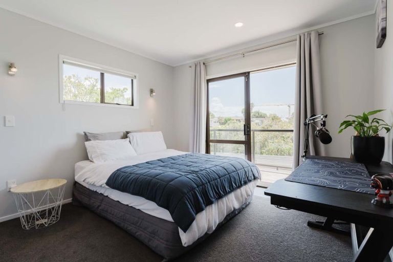 Photo of property in 7 John Dee Crescent, Red Beach, 0932