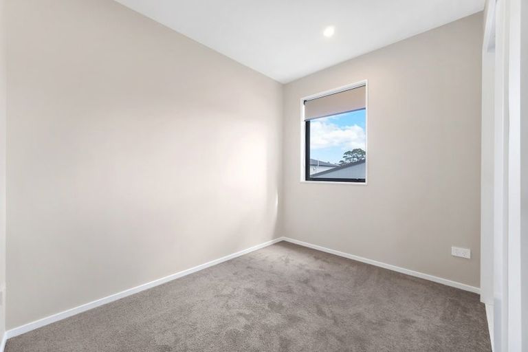 Photo of property in 2 Don Oliver Lane, Glen Eden, 0602