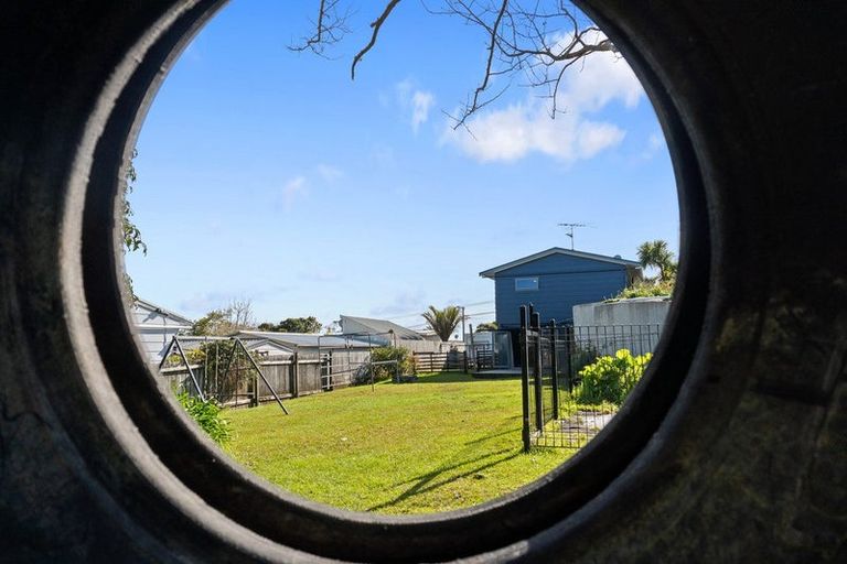 Photo of property in 1291 Whangaparaoa Road, Army Bay, Whangaparaoa, 0930