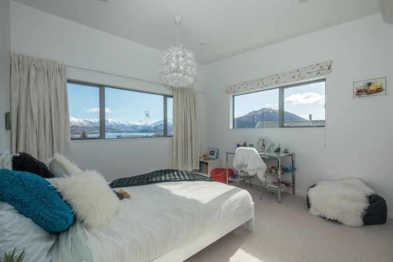 Photo of property in 7 Urquhart Place, Wanaka, 9305