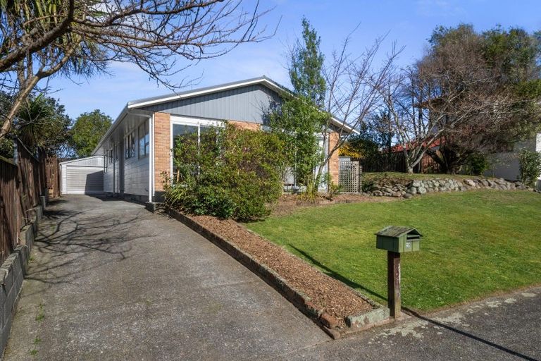 Photo of property in 22 Brightwater Crescent, Totara Park, Upper Hutt, 5018