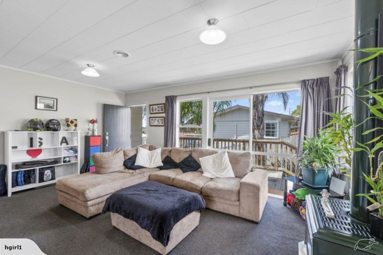Photo of property in 230 Triangle Road, Massey, Auckland, 0614