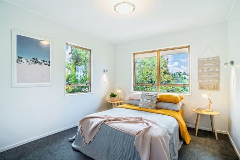 Photo of property in 42 Deuxberry Avenue, Northcote, Auckland, 0627