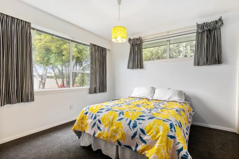 Photo of property in 21 Crofton Road, Harewood, Christchurch, 8051