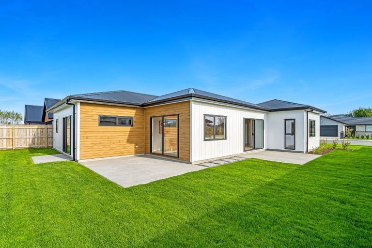 Photo of property in 8 Kakariki Crescent, Carterton, 5713