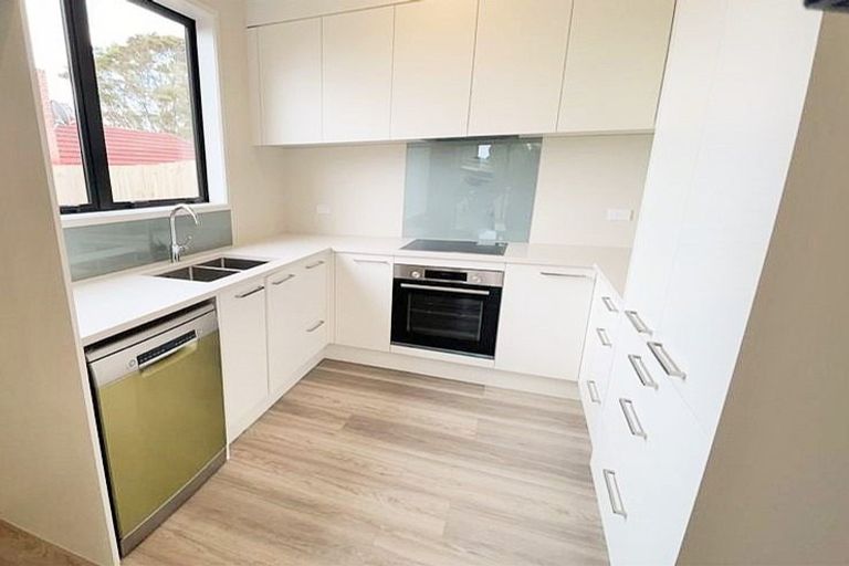 Photo of property in 42a Don Buck Road, Massey, Auckland, 0614