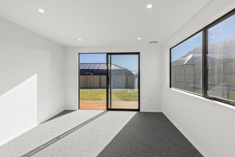 Photo of property in 43 Cheviot Street, Jacks Point, 9371