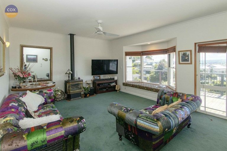 Photo of property in 23 Denholm Road, Hospital Hill, Napier, 4110