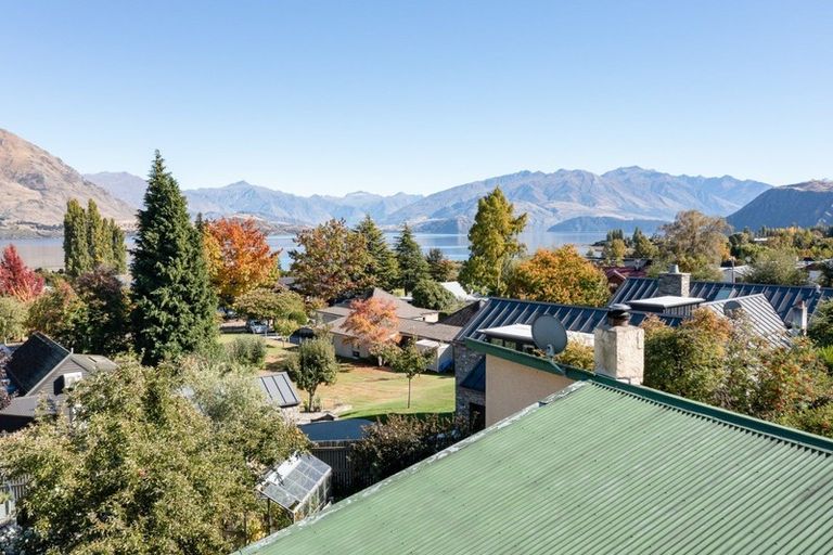 Photo of property in 142 Beacon Point Road, Wanaka, 9305