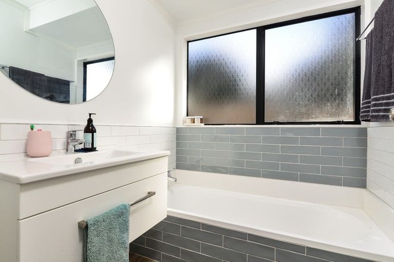 Photo of property in 19a Baverstock Road, Nawton, Hamilton, 3200