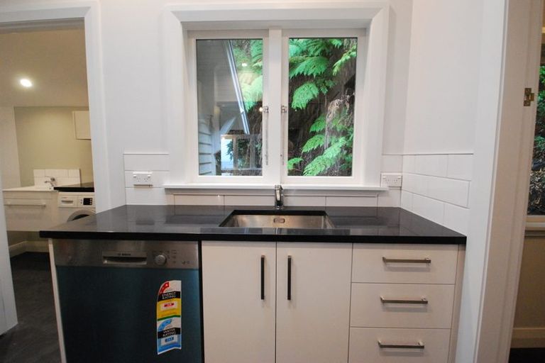 Photo of property in 21 Kotari Road, Days Bay, Lower Hutt, 5013