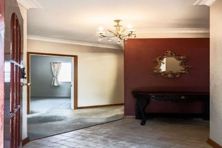 Photo of property in 475 Glenfield Road, Glenfield, Auckland, 0629