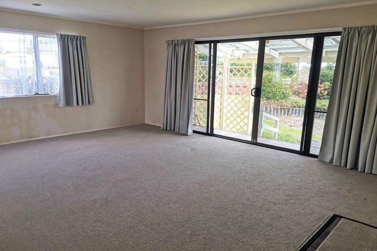 Photo of property in 1 Prion Place, One Tree Point, 0118