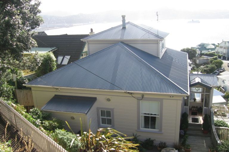Photo of property in 6 The Crescent, Roseneath, Wellington, 6011
