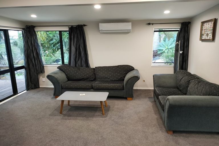 Photo of property in 19 Isobel Road, Greenhithe, Auckland, 0632