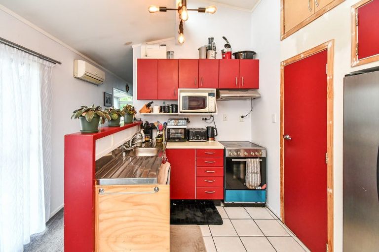 Photo of property in 43 Burundi Avenue, Clendon Park, Auckland, 2103