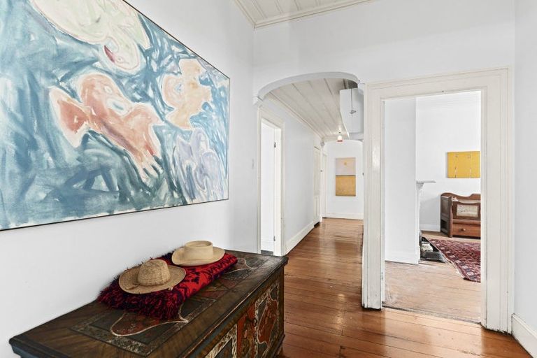 Photo of property in 90 Pendarves Street, New Plymouth, 4310