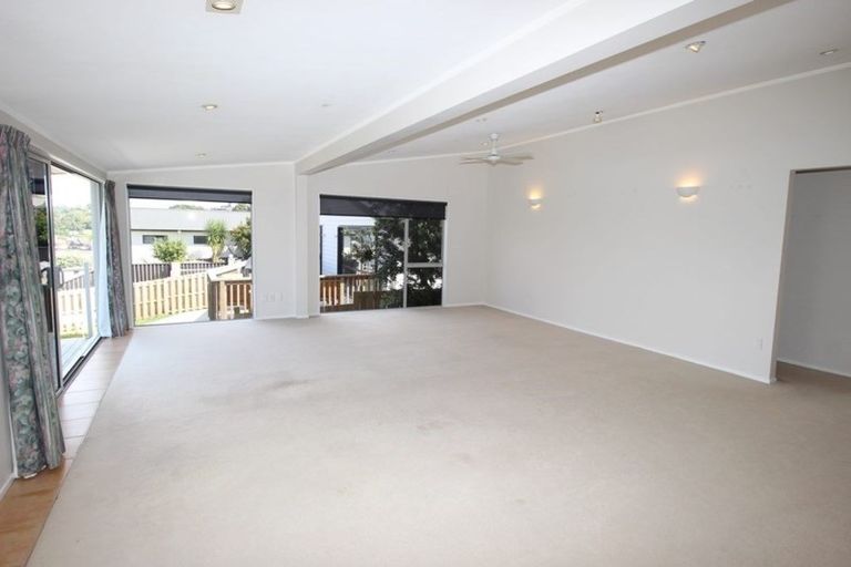 Photo of property in 811b Whangaparaoa Road, Manly, Whangaparaoa, 0930