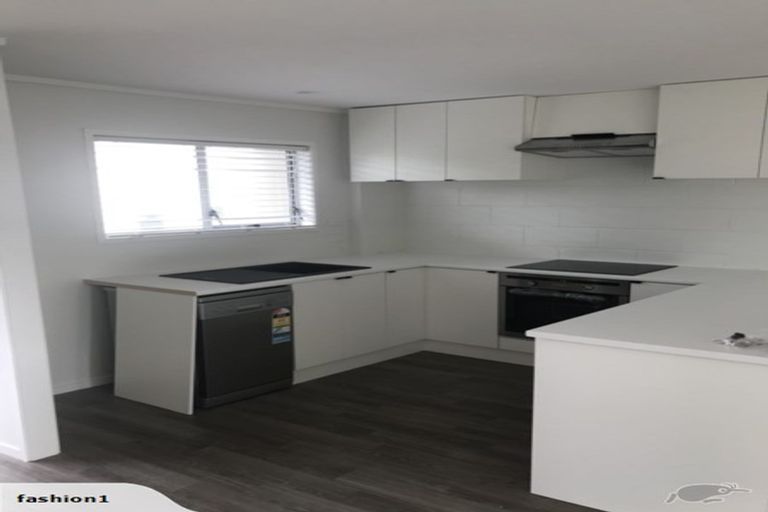 Photo of property in 15 Queen Mary Avenue, New Lynn, Auckland, 0600