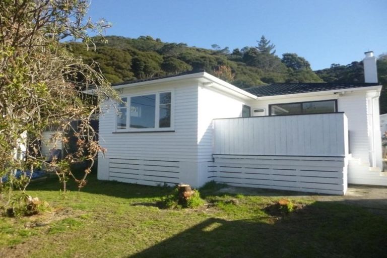 Photo of property in 121 Wellington Road, Wainuiomata, Lower Hutt, 5014