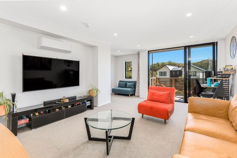 Photo of property in 25 Holystone Road, Whitby, Porirua, 5024