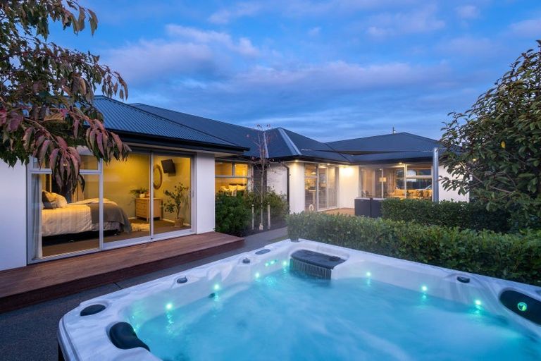 Photo of property in 8 Whincops Road, Halswell, Christchurch, 8025