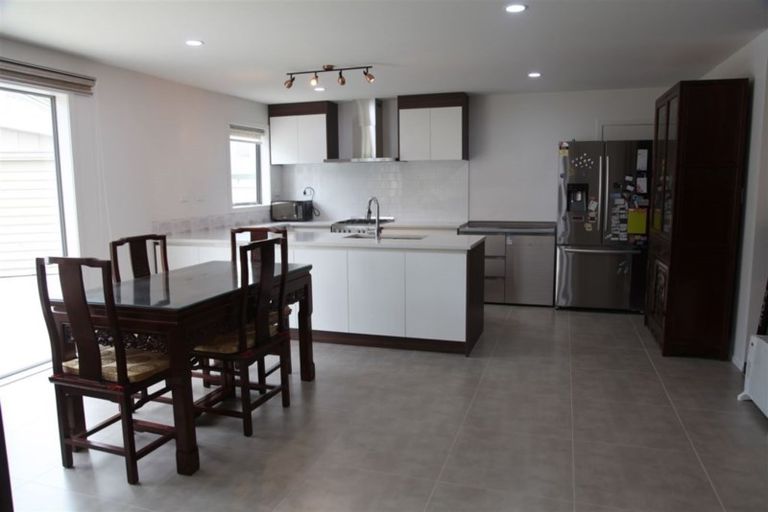 Photo of property in 3 Julia Place, Totara Vale, Auckland, 0629