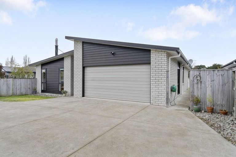 Photo of property in 42 Feist Street, Carterton, 5713