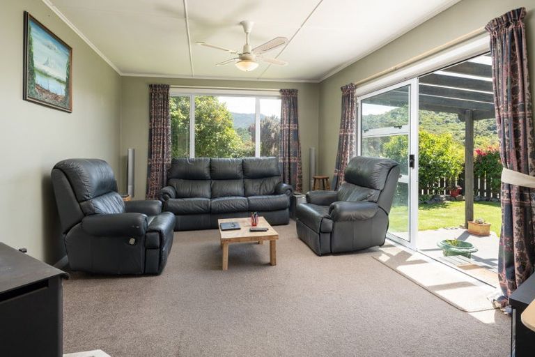 Photo of property in 169 Waikawa Road, Picton, 7220