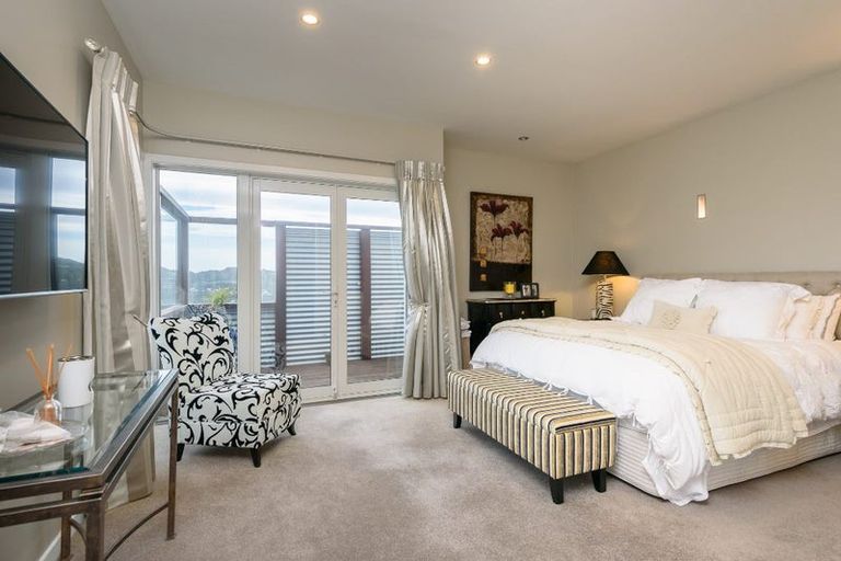 Photo of property in 8 Mewburn Rise, Karori, Wellington, 6012