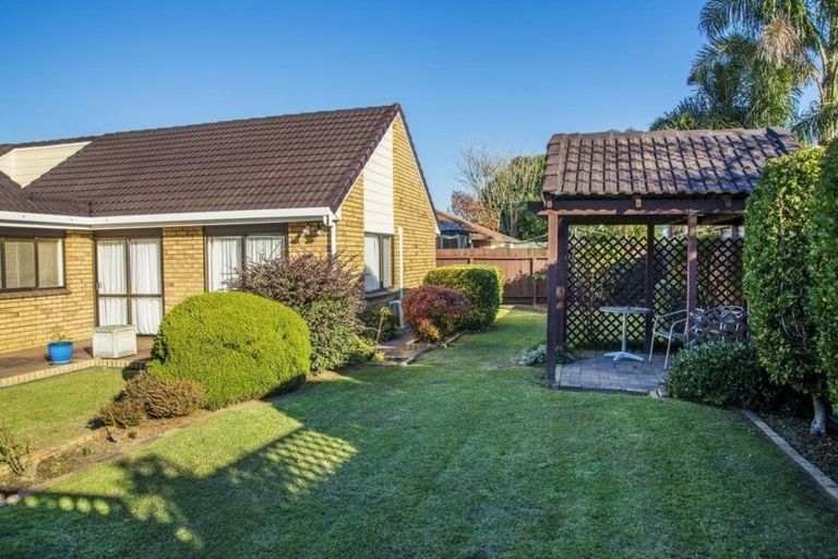 Photo of property in 12 Foxbridge Lane, Conifer Grove, Takanini, 2112