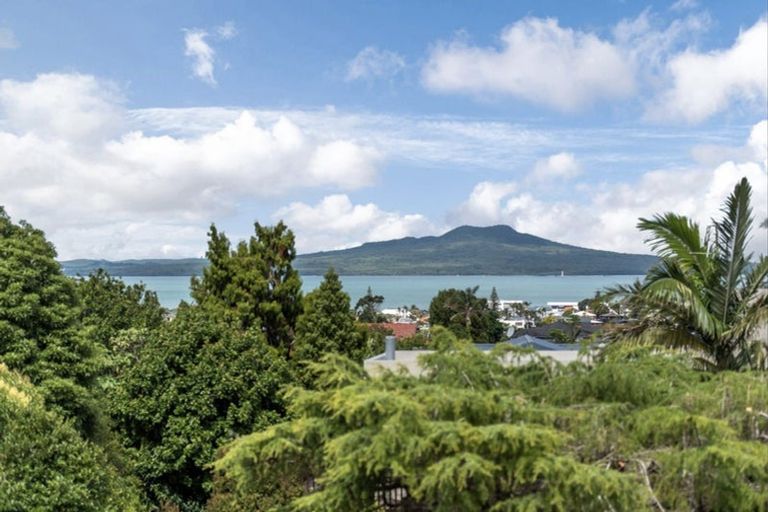 Photo of property in 53 Parr Terrace, Castor Bay, Auckland, 0620