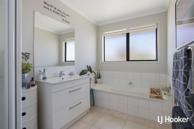 Photo of property in 32 Reel Road, Athenree, Waihi Beach, 3611