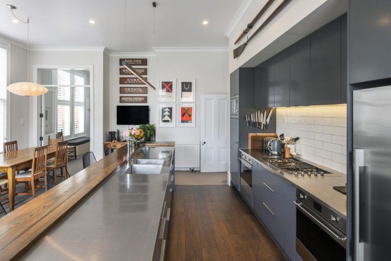 Photo of property in 18 Austin Street, Mount Victoria, Wellington, 6011