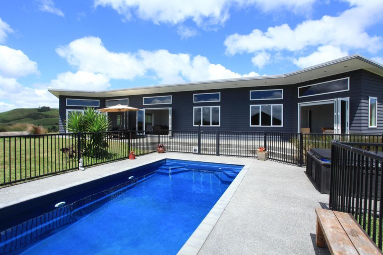 Photo of property in 56 Te Ahiawa Road, Raglan, 3297