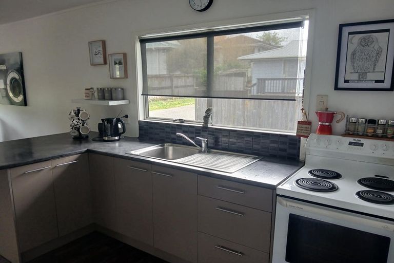Photo of property in 3 Buisson Glade, West Harbour, Auckland, 0618