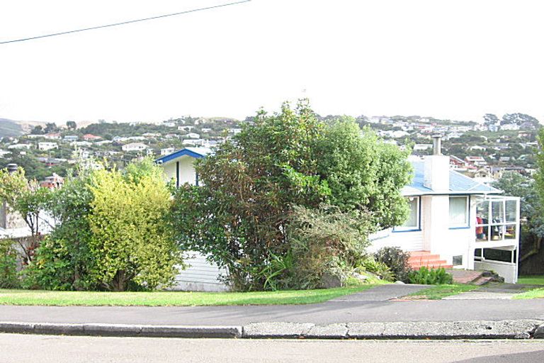 Photo of property in 27 Lynda Avenue, Paparangi, Wellington, 6037