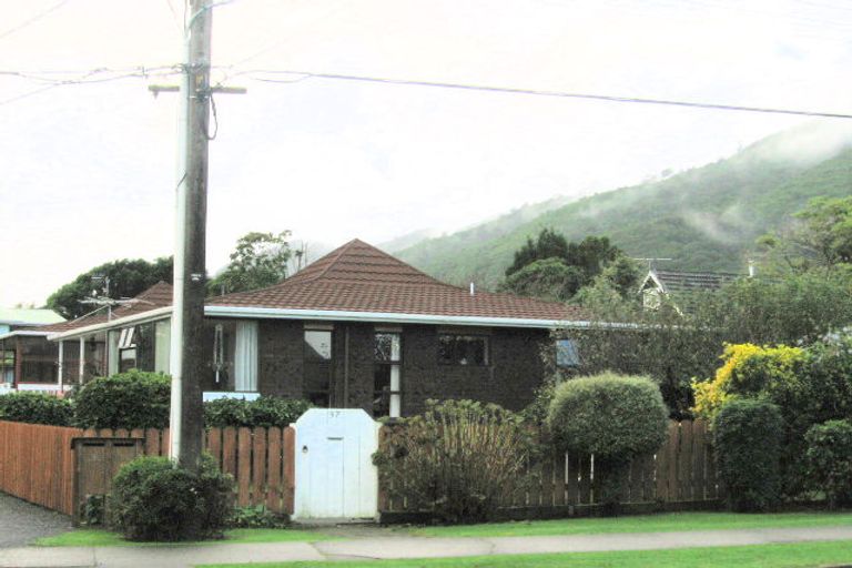 Photo of property in 35a Elizabeth Street, Waikanae, 5036