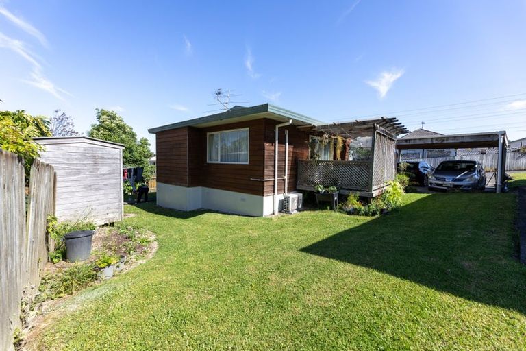 Photo of property in 23 Broadfield Street, Massey, Auckland, 0614