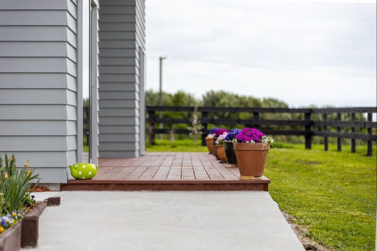 Photo of property in 43 Carrs Road, Urenui, 4377