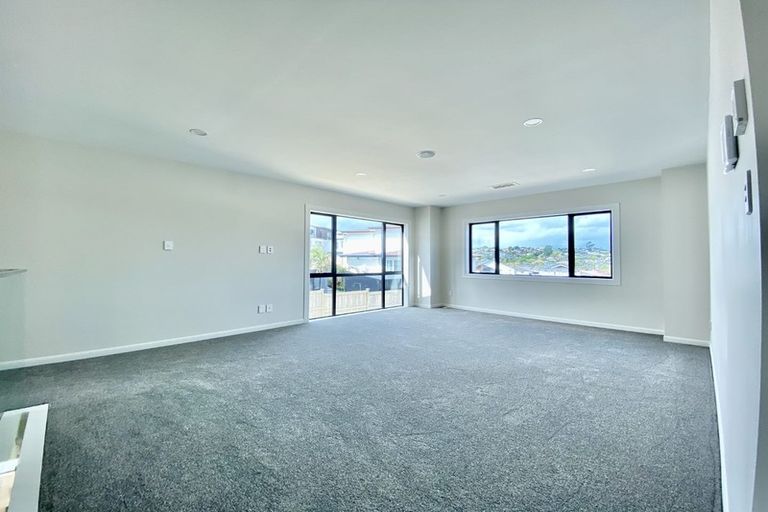 Photo of property in 25 Colliston Rise, Pinehill, Auckland, 0632