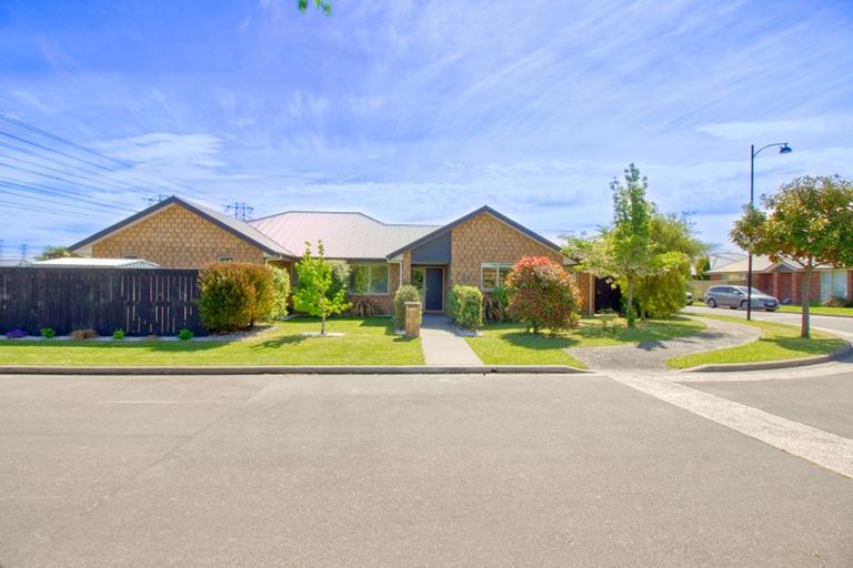 Photo of property in 33 Little Oaks Drive, Yaldhurst, Christchurch, 8042