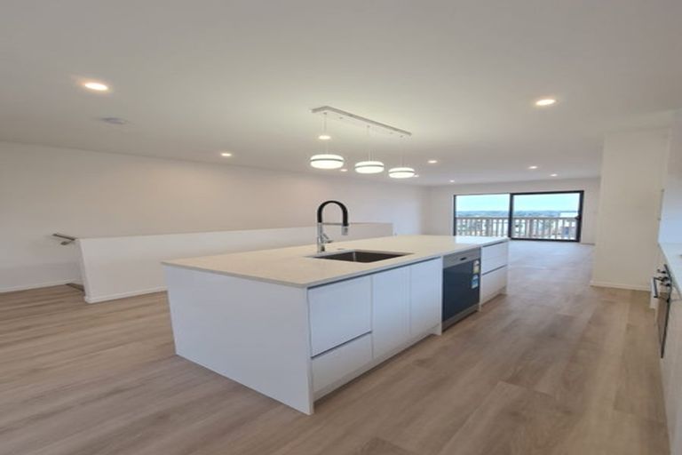 Photo of property in 14a Kotahitanga Street, Papakura, 2110