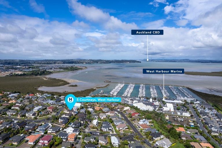 Photo of property in 5 Courtneys, West Harbour, Auckland, 0618