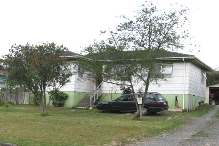 Photo of property in 12 St Margaret Place, West Harbour, Auckland, 0618