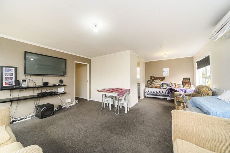 Photo of property in 38 Suzanne Grove, Kelvin Grove, Palmerston North, 4414