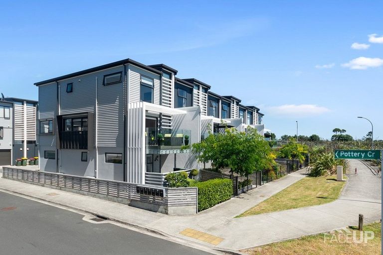 Photo of property in 32 Memorial Park Lane, Hobsonville, Auckland, 0618