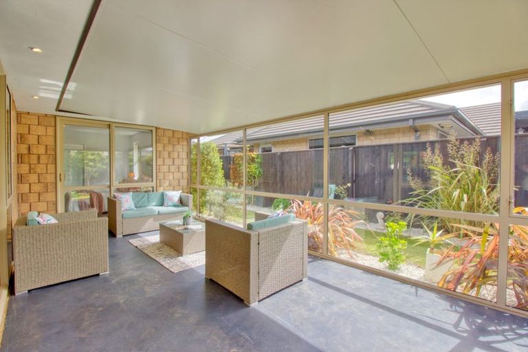 Photo of property in 33 Little Oaks Drive, Yaldhurst, Christchurch, 8042