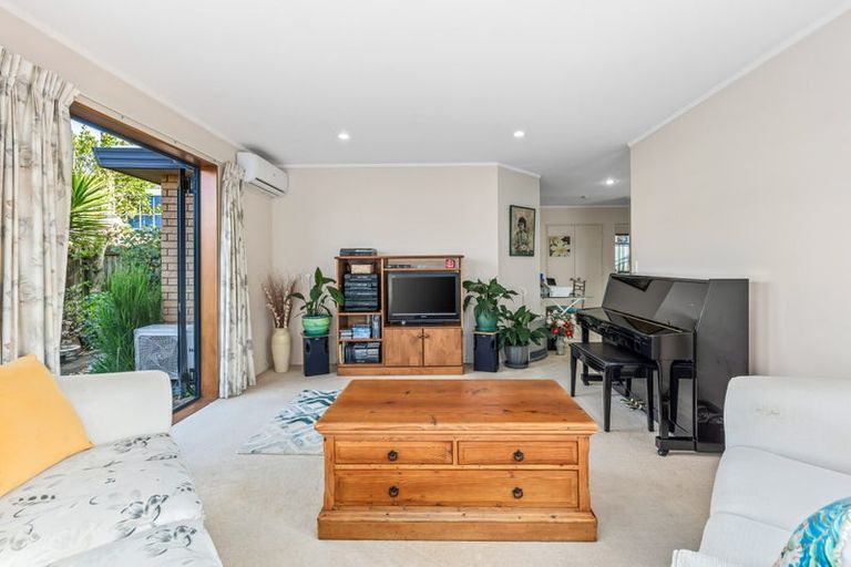 Photo of property in 19 Angel Way, Stanmore Bay, Whangaparaoa, 0932