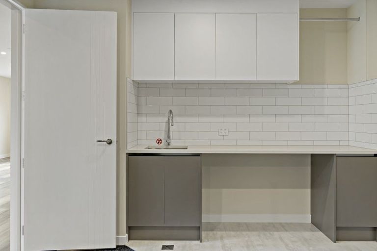 Photo of property in 18 Cara Avenue, Kumeu, 0810